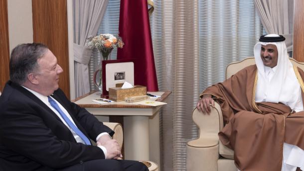 pompiyo qatar emiri bilen körüshti