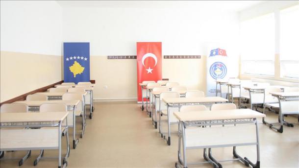 Kosovë – KFOR-i turk rinovon klasat e Shkollës Fillore “Haziz Tola”