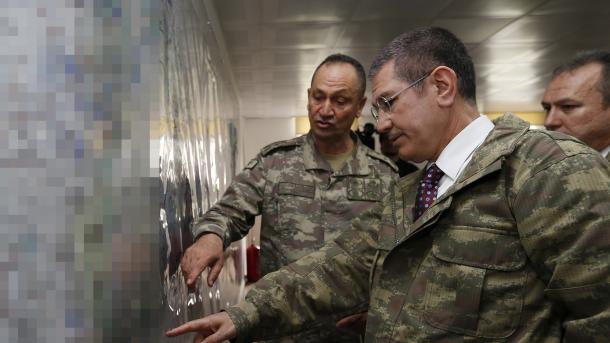 Ministri turk i mbrojtjes viziton qendrat e komandimit të operacionit “Dega e Ullirit”