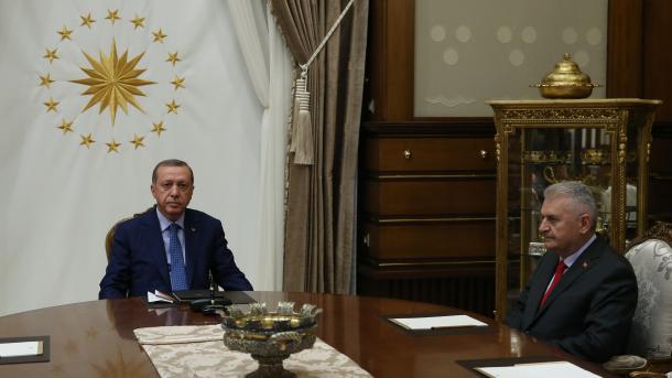 Turqi - Dorëhiqet Ministri i Brendshëm, Efkan Ala