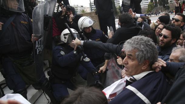 yunanistan ogretmenler protesto1.jpg