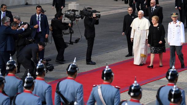 El papa Francisco pide a gobernantes de Chile que escuche a los pueblos originarios