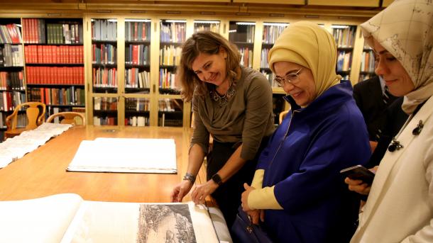 Emine Erdoğan besucht öffentliche Bibliothek von New York