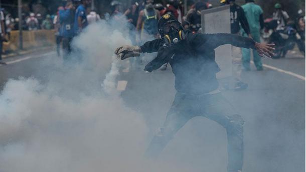【ベネズエラ】 反政府デモでの死亡者が57人に