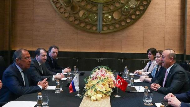 Ancara se opõe à demanda russa de incluir o PYD na Oposição síria