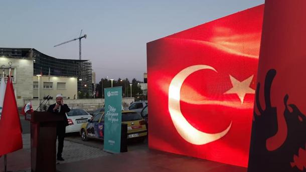 Turqia mbush sheshet e Tiranës dhe të qyteteve të tjera të Shqipërisë me sofra iftari