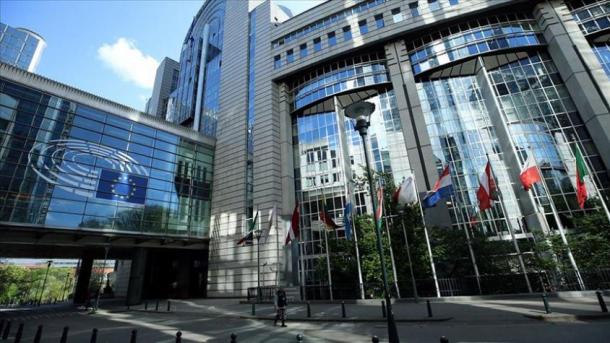 Parlamento Europeu apela aos Estados Unidos para que não separe as crianças refugiadas das famílias