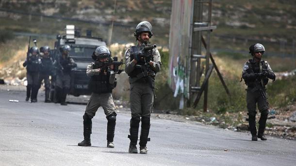 Um palestino é martirizado por disparos de tropas israelenses