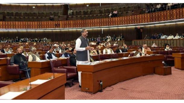 پگڑیاں اچھالنےوالےاپنی پگڑیوں کی فکرکریں،جوہری قوت بنانےوالےکوحب الوطنی کاسرٹیفکیٹ نہیں چاہیے:عباسی