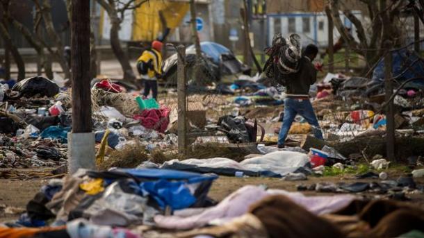 França tenta esquecer o "Campo de Calais” com um novo campo de refugiados em Paris