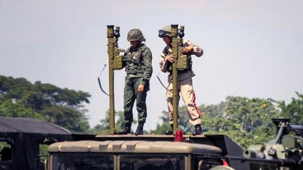 Maduro ha declarado el inicio de maniobras militares amplias en la frontera colombiana