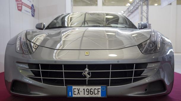 Del në shitje Ferrari më i pazakontë