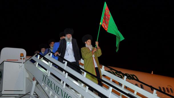 Ildeşlerimiziň mukaddes Käbä haj zyýaratyna gidip, şol ýerde eden doga-dilegleri kabul bolsun!