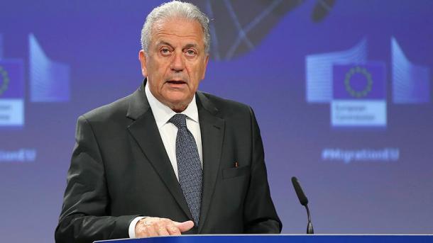 Avramopoulos transmite mensagem de apoio à Turquia