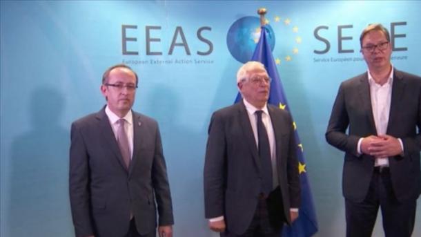 Hoti nisi dialogun me Vuçiq, përderisa presidenti Thaçi ishte në Hagë