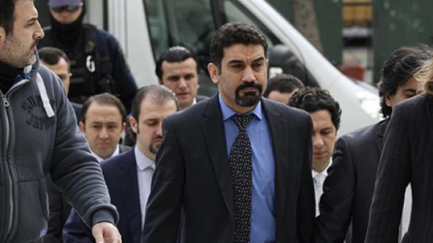 Σε στρατόπεδο φρουρούνται οι 8 πραξικοπηματίες που διέφυγαν στην Ελλάδα