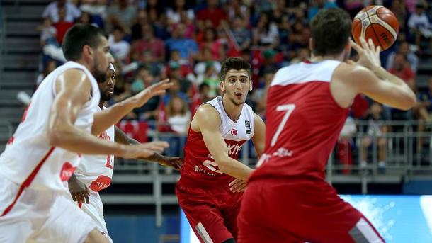 Türkiýäniň Milli ýygyndy basktebol komandasy şu gün agşam Serbiýa bilen bäsleşer