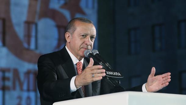Erdogan promete aprobar la pena de muerte si el Parlamento aprueba el proyecto de ley