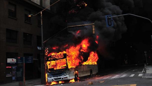 Ataques a mais de 30 ônibus no Brasil