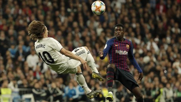 Real Madrid y Barcelona buscan desempatar el balance histórico de los clásicos