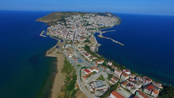 Sinop mawy bilen ýaşylyň eriş-argaç geçýän ajaýyp gözelliklerine eýe bolan zolaklaryndan biri