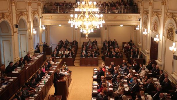 Tschechische Regierung übersteht Vertrauensvotum