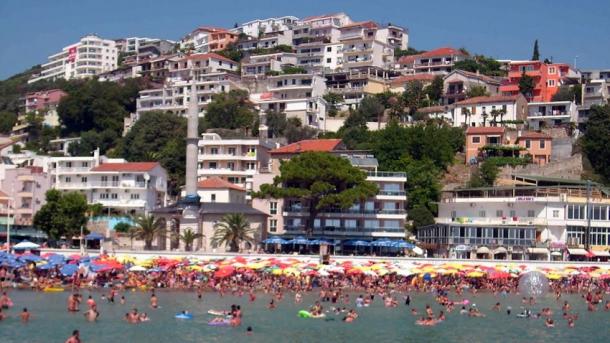 Vera 2019 – Turistët nga Kosova dhe diaspora kosovare mbajnë gjallë turizmin e Ulqinit
