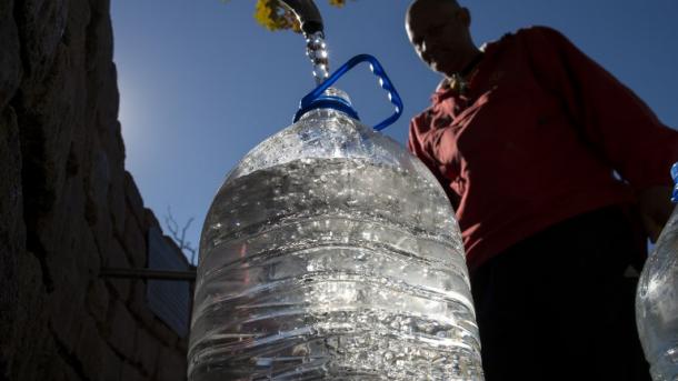 Des microparticules de plastique dans l'eau potable