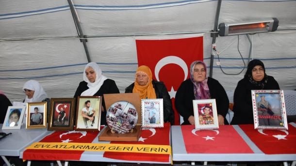 Još jedna majka dočekala sina koji je pobjegao iz PKK-ovog kampa i predao se turskim snagama