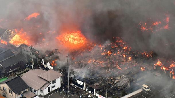 Пожар в Японии охватил 140 домов