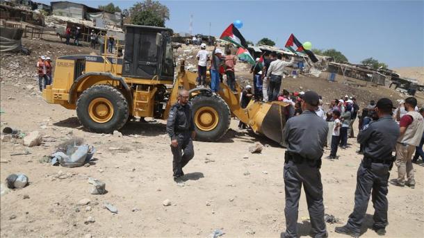 Destroem as casas dos palestinos