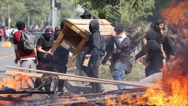Decretan toque de queda total en Santiago de Chile por los disturbios interminables