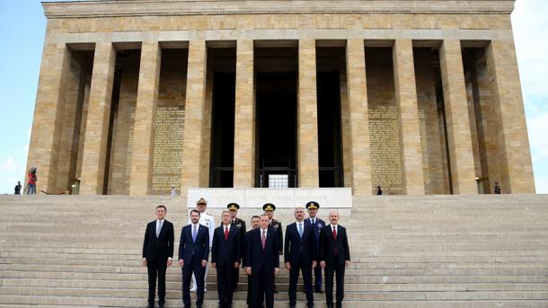 erdogan yas anitkabir1.jpg