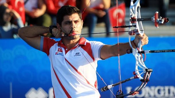 L’archer turc Demir Elmaagacli obtient la médaille d’argent à la finale de la Coupe du Monde