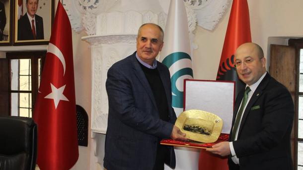 İşkodra Valisi Çesk Millja_Yunus Emre ziyareti_1.jpg