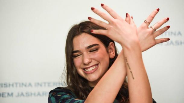 Dua Lipa merr çmim prestigjioz për kontributin në muzikë