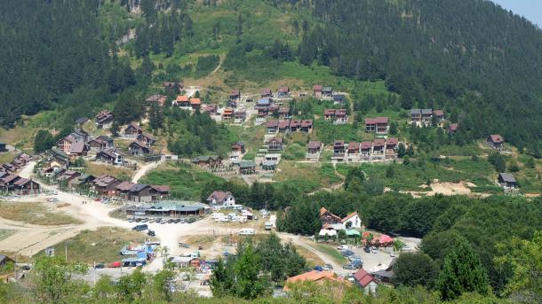 Kosova_ruhsatsız yapılaşma.jpg