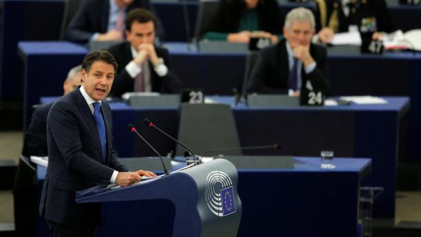 Conte parla al parlamento semivuoto