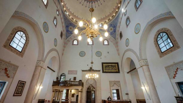 Husrev Bey camii 1-Saraybosna.jpg