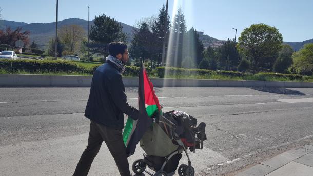Švedski aktivist na putu ka Palestini pješice stigao u Ankaru