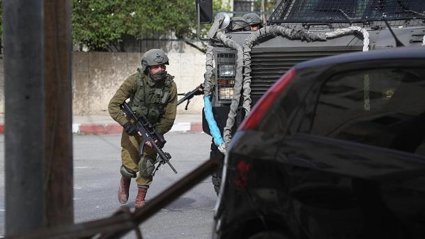 Cisjordanie : L’armée israélienne assiège la maison d’un Palestinien recherché