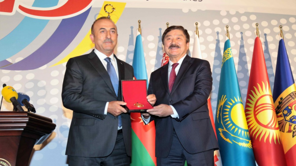 TÜRKSOY-un baş katibi ali xidmət mükafatı ilə təltif olundu