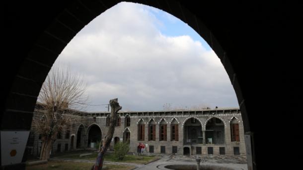 Turizmi në Turqi – Kalaja e Dijarbakërit dhe Kopshtet e Hevselit