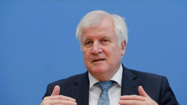 Seehofer advierte sobre una oleada de inmigrantes
