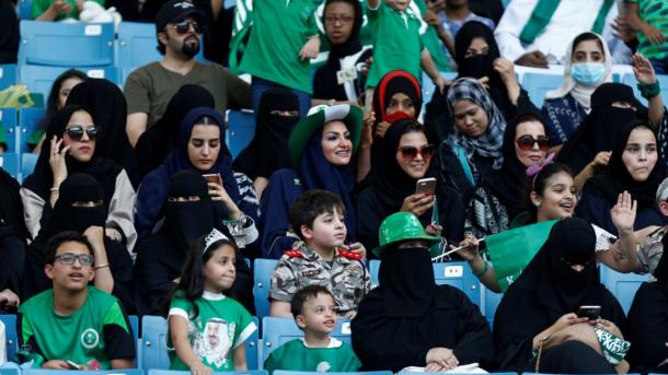 سەئۇدى ئەرەبىستاندا تۈنجى قېتىم ئاياللار ۋاسكىتبول مۇسابىقىسى ئۆتكۈزۈلدى