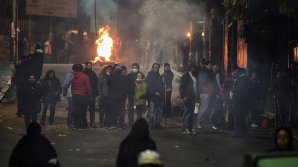 Fuertes disturbios sacudieron a La Paz, Bolivia, tras renuncia de Evo Morales