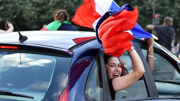 فىرانسىيە دۇنيا لوڭقىسىنى قولغا كەلتۈردى