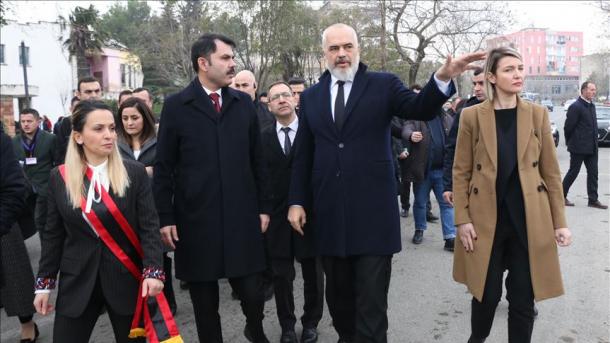 Ministri turk Kurum viziton zonën ku do të ndërtohen 500 njësitë e banimit