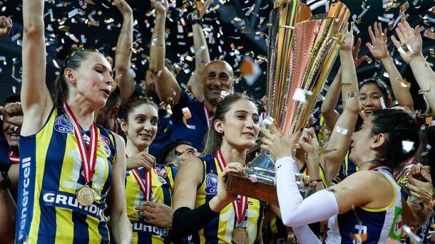 Voleibol: equipa feminina do Fenerbahçe sagra-se campeã de 2 016 – 2 017