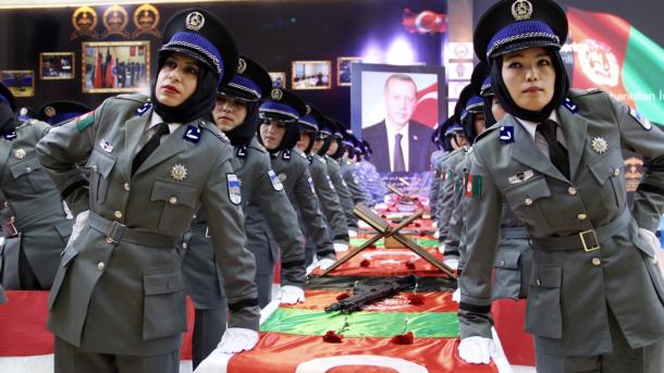 د ښځينه پوليسو بله قافله هم فارغه شوه!